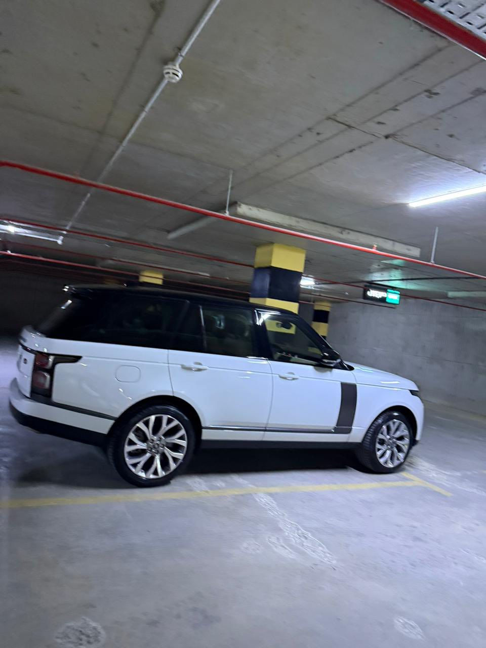 سلام عليم
رانج روڤر ٢٠١٩
شركه سردار
١٨٠٠٠كم ماشي
محرك٦سلندر سوپر چارج
مكفول كفاله عامه
٥٤٠$
2019 hse super charg v6

شریکه سردار عراقی 
18,000 km روشتوه
کلین تایتل

***********
فول موصفات
