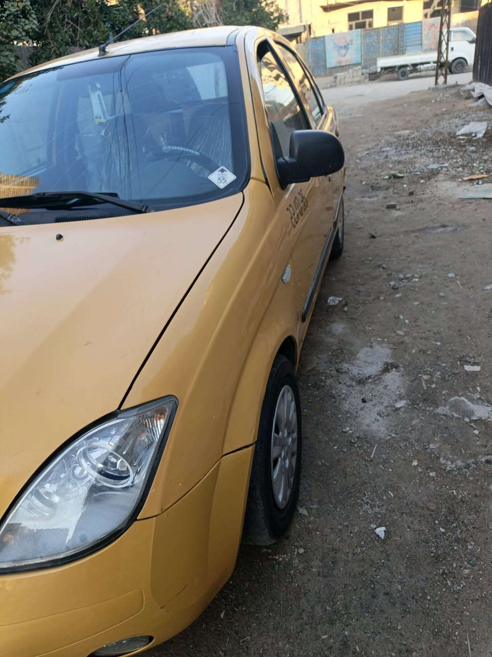 سيارة طيبه ٢٠١٥باسمي مصفره هيئة وغرامات كلهه شغاله بيه ضربه  باب السايق ولباب الخلفي سعرها ٣٣ورقه واذا مراوس بسياره وتماتيك اراوس بغداد الزعفرانيه ***********
