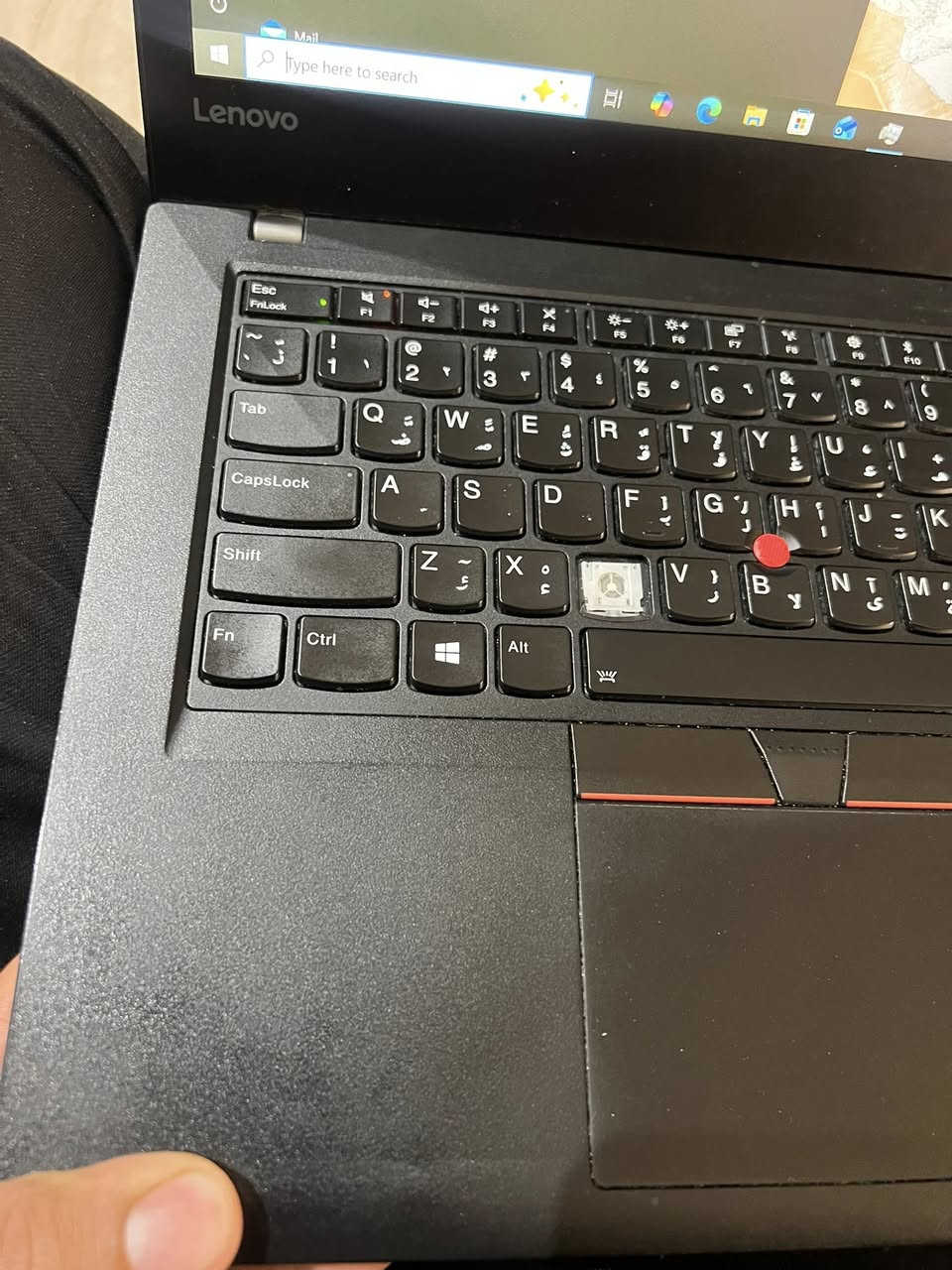 المواصفات التقنية الكاملة (Specifications):
المعالج (Processor): Intel® Core™ i7-7600U بسرعة تصل إلى 2.90 GHz (معالج قوي لأداء سلس وسريع).
 الذاكرة العشوائية (RAM): 8 GB (ممتازة للتنقل بين البرامج بدون أي تهنيج).
 الهارد (Storage): 256 GB SSD (سريع جداً في الإقلاع وفتح الملفات بلمحة بصر).
 البطارية (Battery): بطارية مزدوجة (Dual Battery) داخلية + خارجية تضمن لك ساعات عمل طويلة جداً دون قلق من انقطاع الكهرباء. 🔋
 كرت الشاشة (Graphics): Intel® HD Graphics 620.
 الهيكل: متين جداً ضد الصدمات وخفيف الوزن للتنقل المريح.
السعر 200 بيها مجال بسيط عنواني بغداد والي يريد توصيل سهله 
***********
موجود واتساب وماسنجر

