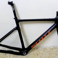 شلون كباتن 🌄   متوفر فريم كاربون فايبر ماركة سكوت موديل حديث وإيرات دف...