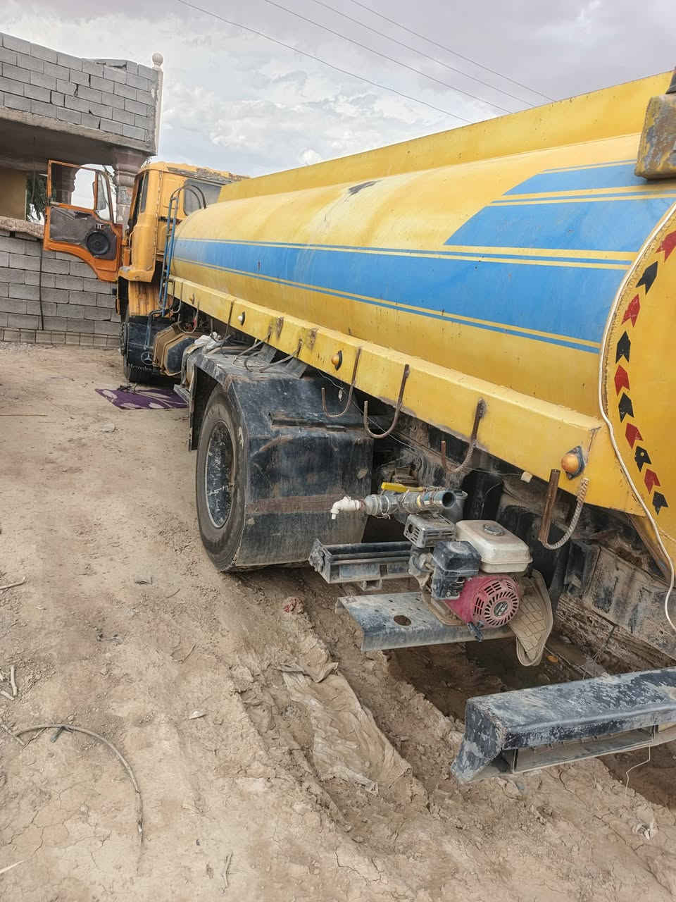 هينو للبيع موديل 82 تخم تايرجديد محرك كير خير من الله رقم دولي سنوية تنكر ماء باسمي للاستفسار***********تكريت الخط السريع السعر85وبية مجال

