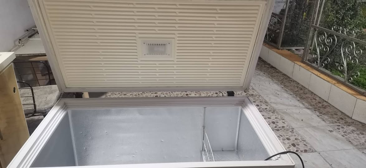 مجمدة نظيفه للبيع سعر ٢٥٠
***********
