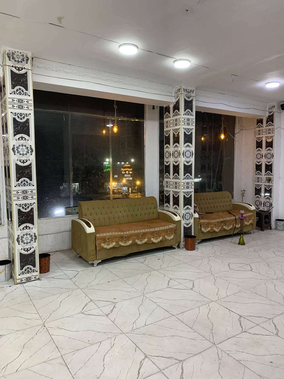 كوفي للبيع بسعر مناسب جداً اخو البلاش
محتويات الكوفي : شاشة بلازما حجم 70 
شاشات 2 حجم 43 
بلي فور وياه جوستكات اصلية 
تخم قنفات 
سستم صوت اصلي صوتة يخبل 
كاونتر مال غراض نراكيل 
نراكيل عدد 30 
كراسي عدد 27 كرسي 
وطبلات 10 
ميوزة مال دومنة 4 
دومنات 6 وطاولي 2 جديد 
سعر كلش مناسب وايجارة هم حيل بسيط 
عنوان الكوفي بغداد مدينة الصدر قطاع 78 مقابل سوق سويري 
للاتصال والاستفسار ***********
