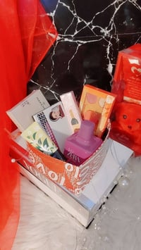 بوكس نسائي • ميك اب • عطر زارا