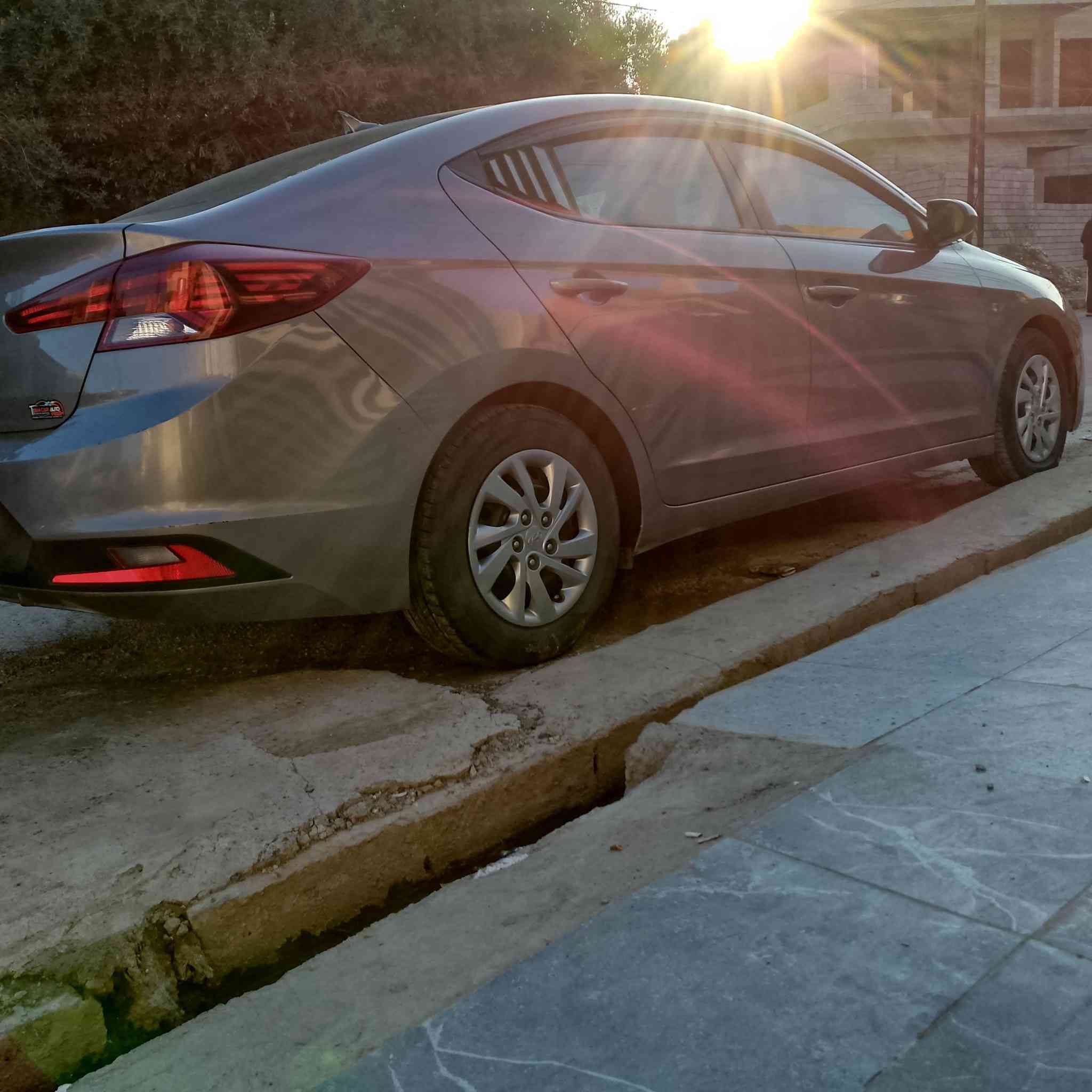 النترا للبيع وارد امريكي ..
السعر : 131$
موديل : 2020
ماشية : 60 الف
رقم اربيل اجنبي بأسمي..
................
كوبون بنزين 
سنوية مو ساقطة
الضرر :  باب خلف السائق مصبوغ فقط.
................
مواصفات : se نص فول
طخم تاير وباتري جديد
كير : cvt شرط
محرك : 20  دوش شرط
السيارة بلادية وليبل واحد
وحتى گلوب السيرفس طافي
...............................
المكان: موصل وقيارة 
موبايل:  ***********
