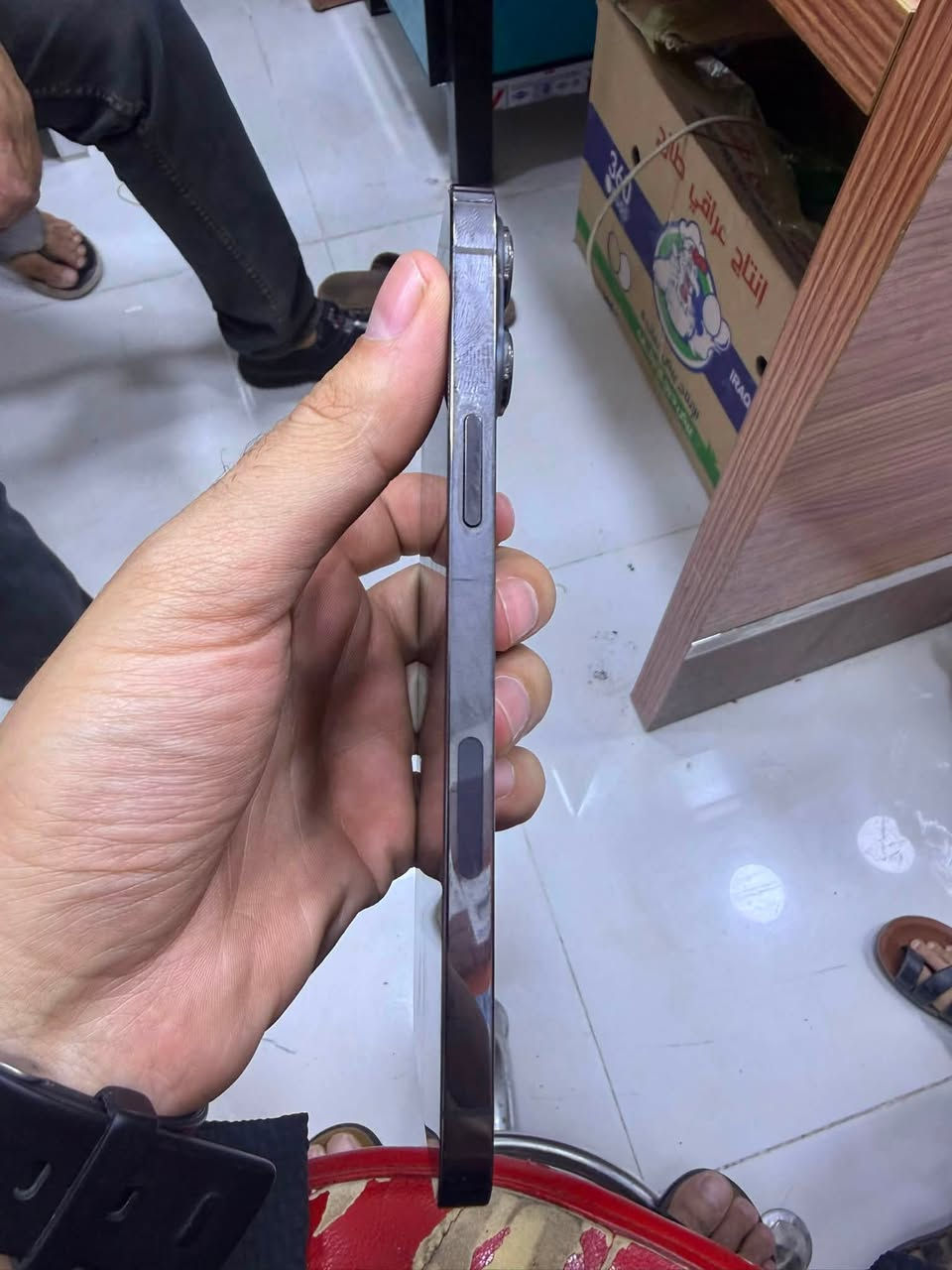 ايفون 13 برو ماكس  امريكي
ذاكره ٢٥٦ 
بطاريه ٩٠ حقيقي 
ما مفتوح لجهاز وضع الشركه 
السعر 750  
الهاتف ***********
موجود واتساب

