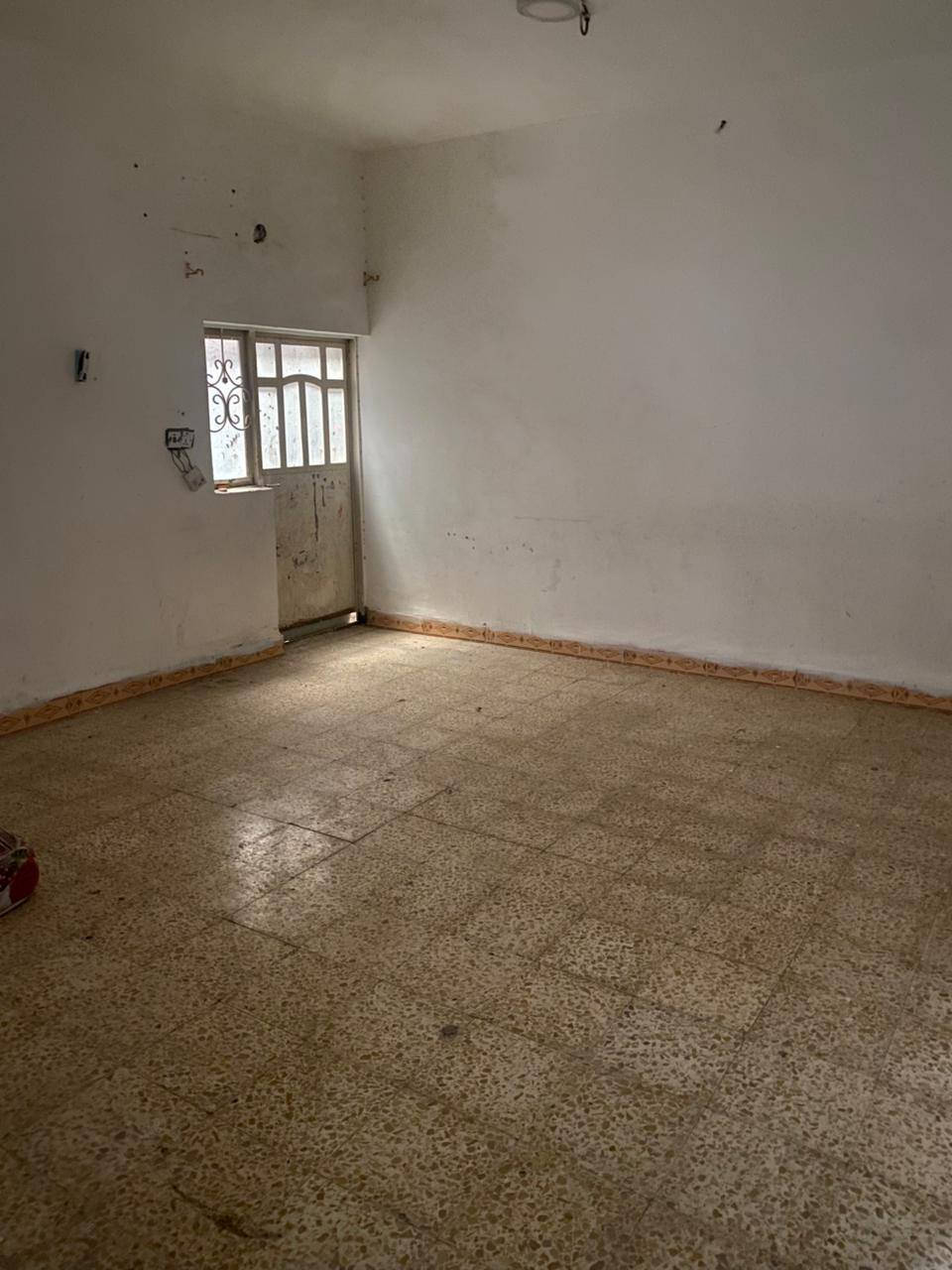 بيت للايجار في التقية الثانية شارع المستوصف
طابقين يحتوي على غرفتين و صالة ومطبخ وصحيات وطارمه 

ايجاره 350 شامل اجور الماء والكهرباء
 #للاستفسار 
او مراسله الصفحة أو واتساب او الاتصال ع الأرقام التأليه 
   ***********
https://wa.me/message/54I3LYHRG7YFG1
#العفلوگي_للعقار_اكبر_بيج_عقارات_في_الديوانية
#بيت #دار #عقار #ارض #الديوانية
