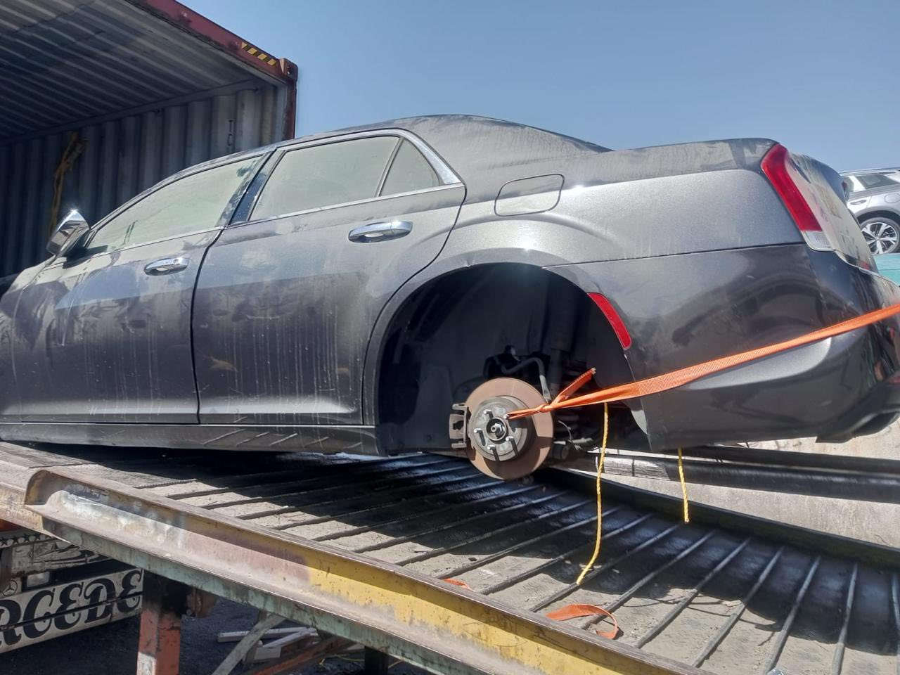 كلايسلر واباما S300 2019
مرقم بغداد 
دخول جديد بكتاب ضباط 
فول مواصفات بونراما بدون ايرباك 
او دواخل 
حادث مثل ما بالمنشور 
ابيعه بدون تصليح
السعر 233ورقه بدون تصليح
مكاني بغداد زيونه
***********
***********
