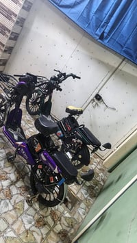 دراجتين للبيع دراجه خضره ناقصها بس بطارات 2 موديل 2024  وبنفسجيه كامل ...