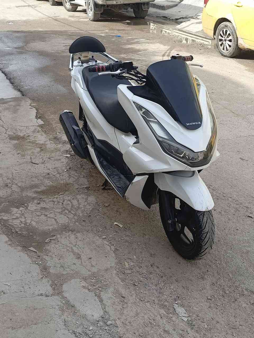 جيل الرابع pcx ياباني محرك 150cc دراجة جديده حيل سعره مليونين وربع وبيه مجال بصيط  العنوان الدورة ***********
