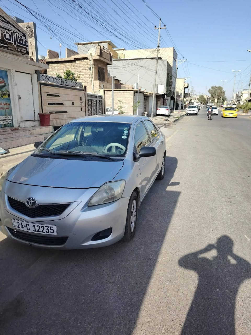 🚗 للبيع: تويوتا يارس 2013 🚗
​السلام عليكم إخواني.. سيارة تويوتا يارس موديل 2013 نظيفة جداً مابيه اي نقص) 
​📌 المواصفات والتفاصيل:
​الموديل: 2013
​اللون: فضي (سيلفر) مميز ونظيف.
​المحرك: [  1.3 ]، الكير [  عادي]
​الرقم والسنوية: رقم [دهوك/]، السنوية بأسمي 2030.
​حالة (الهيكل): [مابيه قطره صبغ فقط باب السايق مبدل شركه ].
​التبريد : [: ثلج وشغال 100%].
​الداخل : رصاصي نظيف جدا 
​ والمكان: الموصل حي البكر 
​📞 للتواصل والاستفسار: على الرقم 
***********  بي واتساب...
