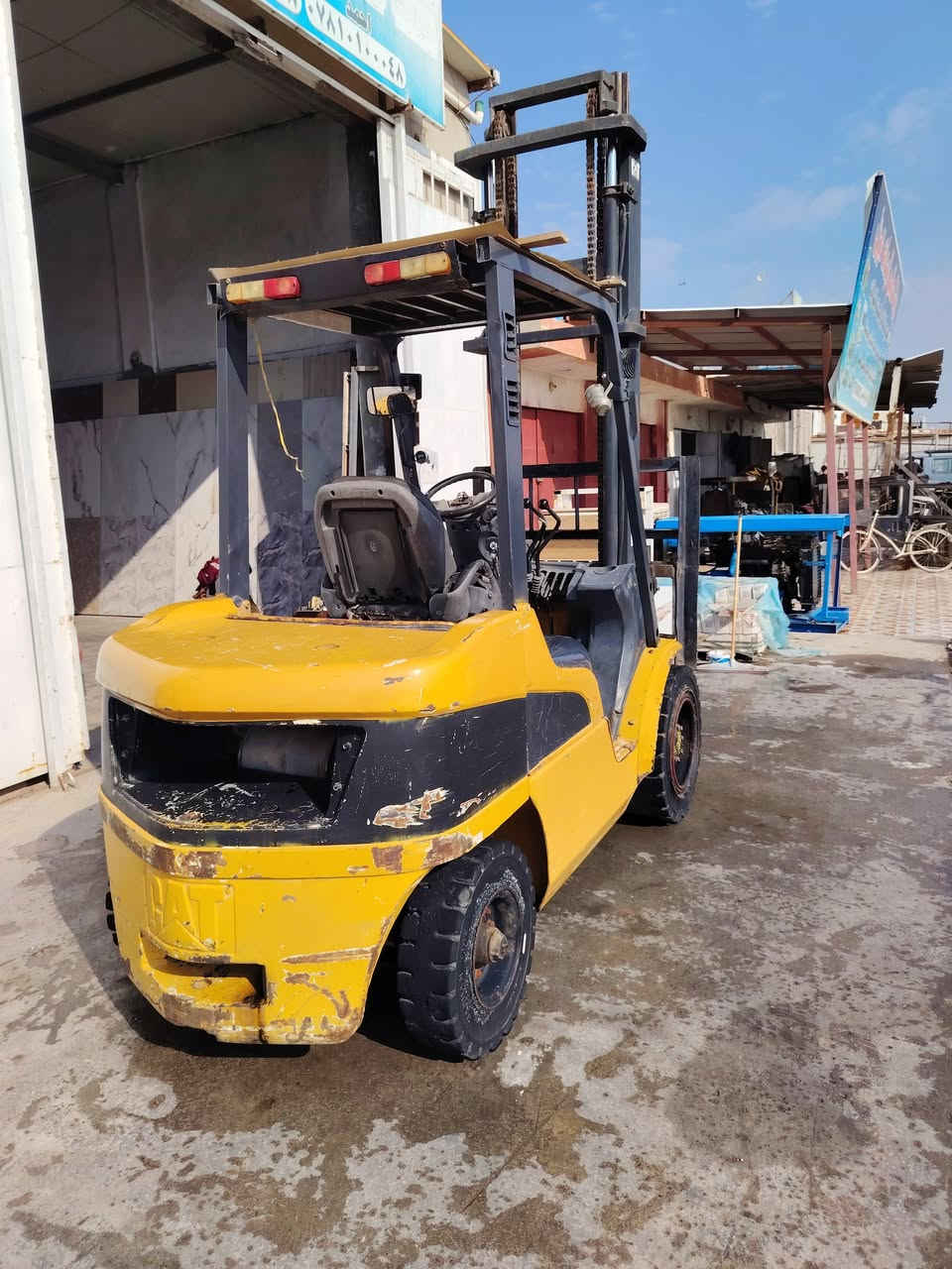 السلام عليكم رافعه شوكيه للبيع/ نوع كتر /موديل 2005/ جب عالي حركتين مكينه وكير خير من الله /لاتنقيص ولاتبخير /نكره سلف اي وقت /جاهزه للعمل /تخم تايرات./ كهربائيات كلها شغاله اشاير لايت بك. شغال السعر 80ورقه مكاني/ بغداد /
ابو غريب شراي اتصل عل رقم وبيك خير ودلل ***********/ابو احمد 
***********/ابو احمد
