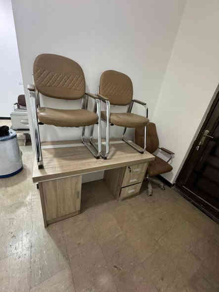 غرفة طبيب ومروحه حائط للبيع ..هاتف***********
