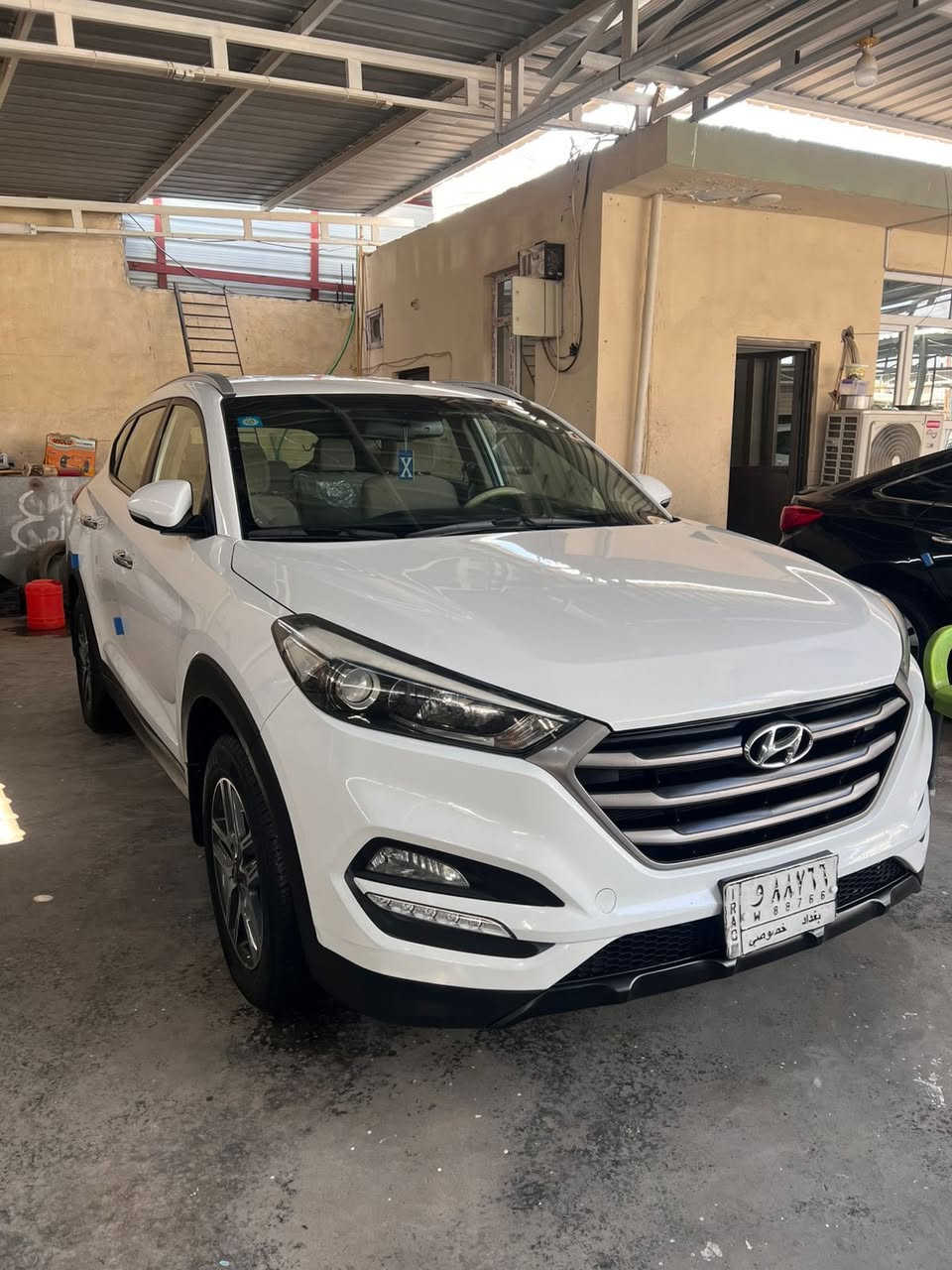 توسان موديل 17 كفاله عامه من الصبغ والتبديل والفتح والبارد خليجي محرك كيرتبريد صدر حداديه كله بحاله جيده مناقصه شي محرك 2000 دوش اخوان سونارات 2 بلمنشور شوفه واقتنع وخابرني 
مكاني بغداد اليوسفيه ناحيه الرشيد 
السعر 186 بيه مجال 
***********
