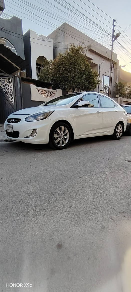 السلام عليكم سياره نوع اكسنت  خليجي 2012 فول موصفات واحد على واحد فتحت سقف شاير مري  حساسات كامره دواره كفاله  كفاله كير مكينه حداديه تبريد كفاله السعر 100 رقم الهاتف***********
