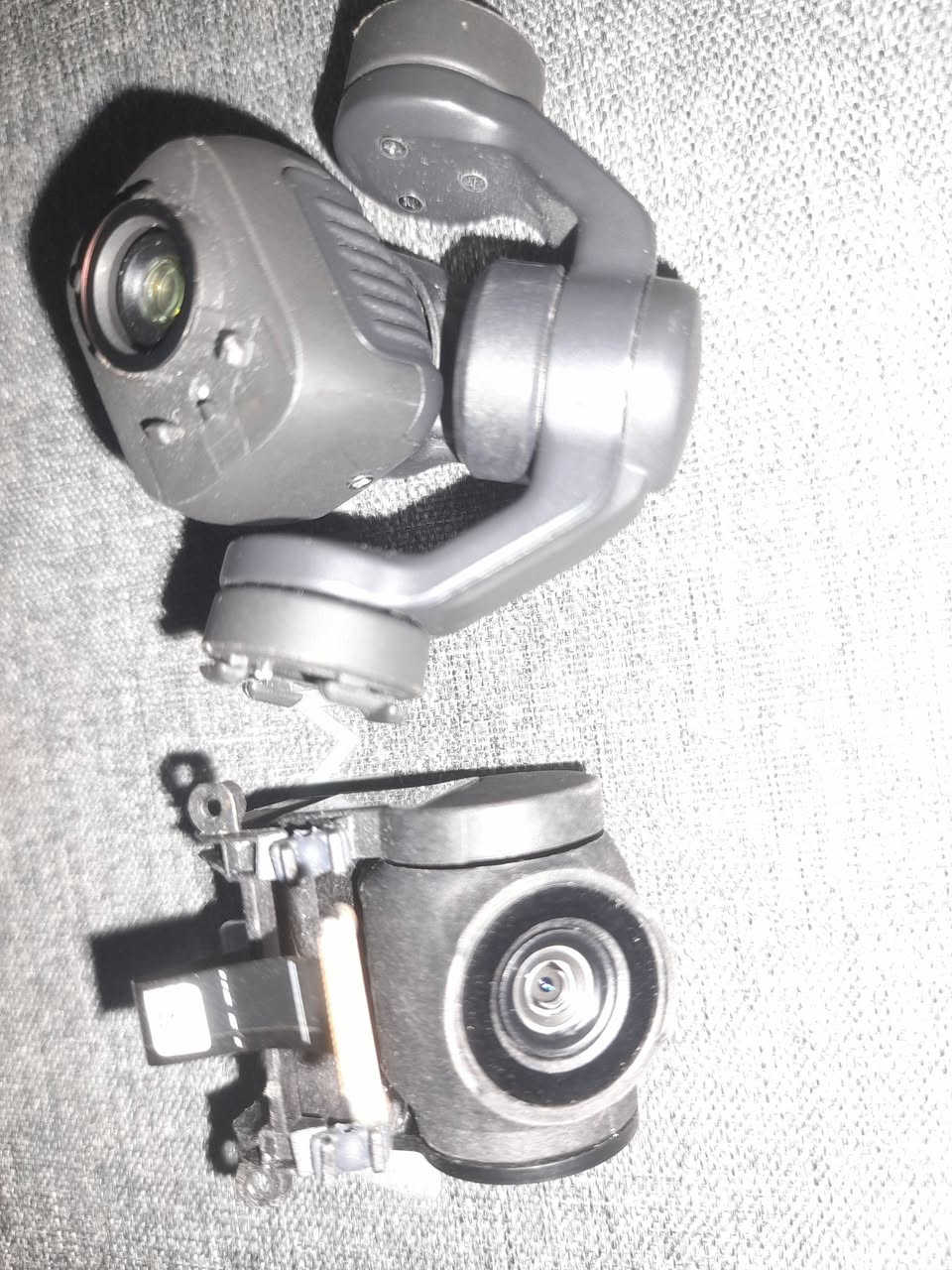 السلام عليكم  //  كما موظح بالصور كنابل عدد 2 واحد مالت ميني 3 والثاني مالت نيو مالت النيو كامل مابيه نقص اما مالت الميني 3 نقص شريط ونقص قبق عدسة الكامرة شراي يجيني خاص


**إذا كنت صاحب هذا الإعلان وتريد حذفه لأي سبب، رجاءا أرسل رسالة إلى الدعم الفني**