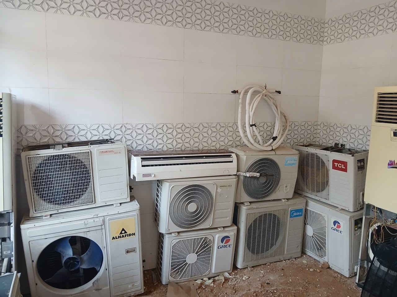 توجد قطع خارجيه وداخليه شرط الشغل والفحص والنضافه مكاني كربلاء طويريج قرب محطه بنزين خانه مال هنديه ***********■■***********
