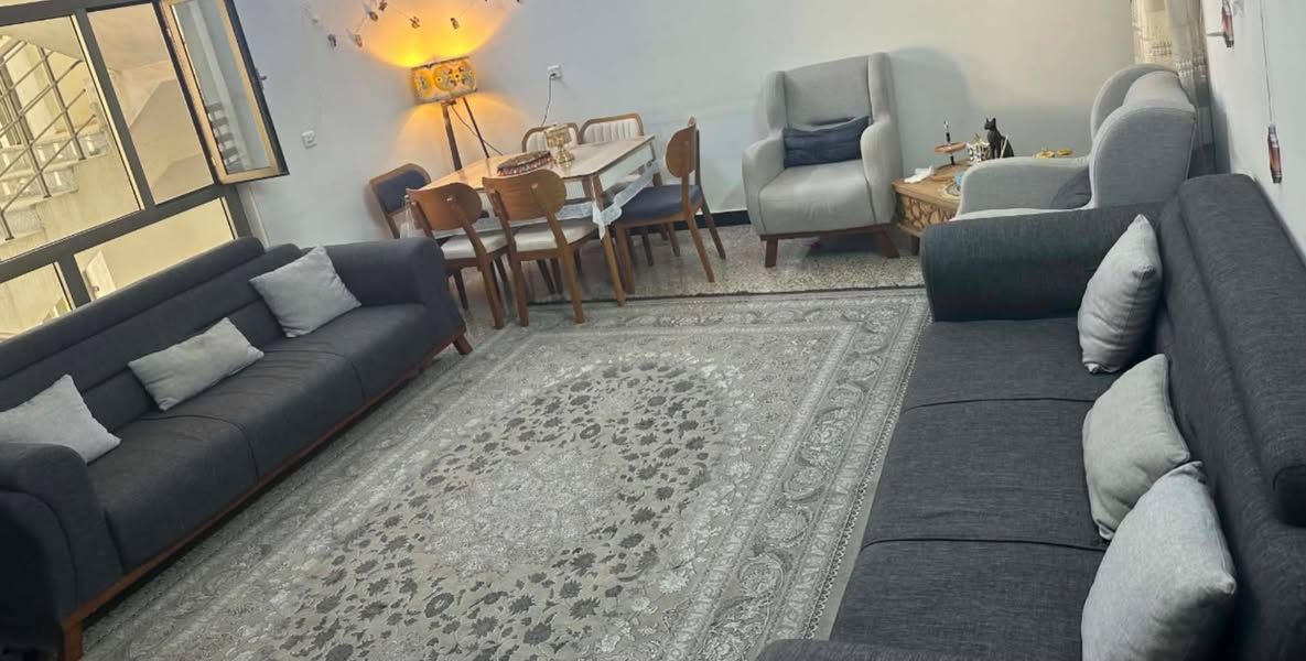 تخم قنفات 8 مقاعد اخو الجديد خشب زان ماخذي ب بمليون ونص 
رايدي ب 850 الف وبي مجال بسيط 
للتواصل *********** 
موجود واتساب
