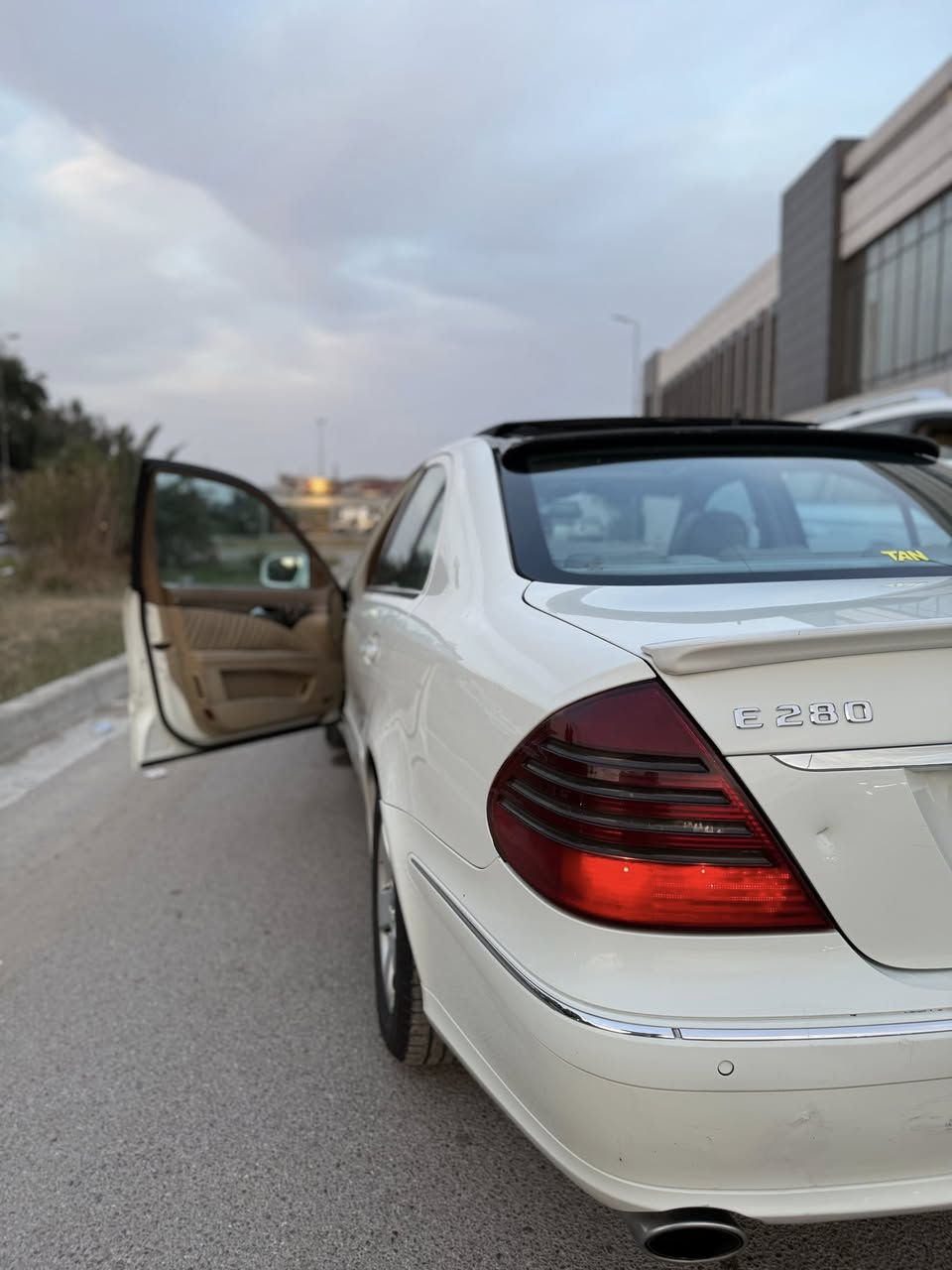 السلام عليكم 

E280 2009 W211 M272
وكالة الكويت 
ماشية ٢٥٠ الف
حساسات امامية خلفية 
الراديو مالتها شاشة كاملة بلادية مو تحوير
بصمة بالگير مثل مال cls
كروز و لمت سرعة 
تبريد بالتكم
تحكم خلفي
صندوق كهرباء 
اربعة بيبان بصمة
تبريد و تدفئة كشنات
بانوراما 
كشنات امامية ثنينهن كهربائي
رقم بغداد الجديد وهزة جديدة
مكانهة بغداد زيونة 
بيهة جاملغ امامي صبغ صفحة سايق بدون حادث بدون دواخل و بارد بلبابين نفس صفحة 
سعر ١٥٥ $
***********
