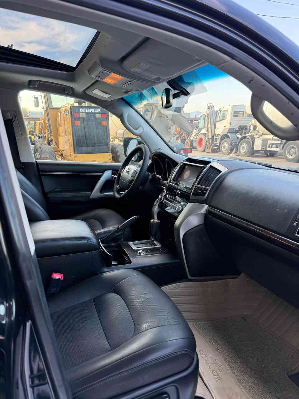 Landcruiser 2013 VXR 8
لاندكروز مواصفات VXR فول 8 بستن 
پارجه ونيف صبخ بي داخلي
310 بريفه جوي كير محرك بشرط
سعر 320 ورقة مجال
*********** دهوك, العراق
