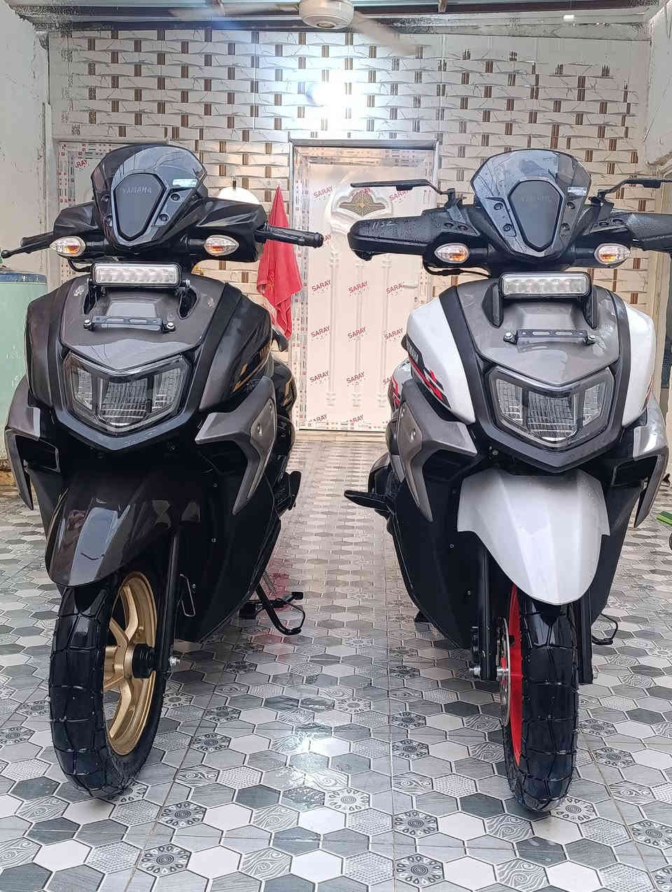 للهم صلي على محمد وال محمد 
سلام عليكم دراجة زت ار ٢٤ سوده 
دراجه نضيفه كلش ماشية ٦٠٠٠ حقيقي 
ناعمة وحلوه 
صارلها ٦ اشهر من خذتها 
شتريت ٢٥ واريد ابيعها 
سعرها ٢ مليونين قفل 
هذا رقمي *********** شراي اخليك على راسي واذا تريد بس سولف هم اخليك على راسي 
مكاني سماوه سكك بس مكاتبه دراجه انا مطلعها وكيل وعلى ايدي محد صاعدها غيري
