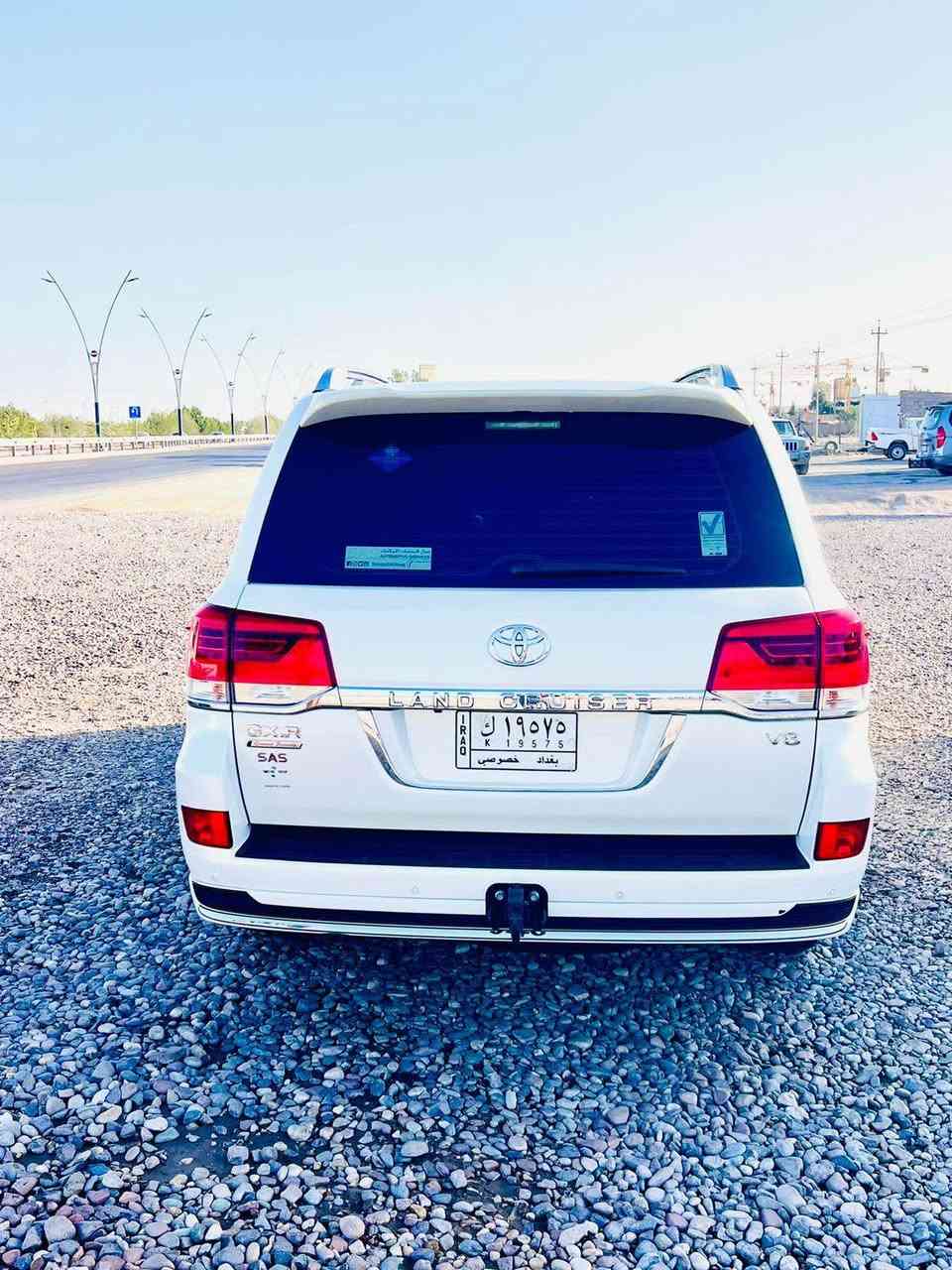 لاندكروز 2019 ساز أصل 

رقم بغداد مشروع وطني تحويل مباشر 

مكفولة كفالة عامه السياره ماعدا بارد شبر 
بالجاملغ الخلفي فقط 

محرك 8 سلندر 4600 

معروفة مواصفات الساز 
4 بصمات 
3 شاشات 
طفاية 
دشبول ليزري 
كرسي كهرباء 
3 دكم كرسي السايق 
فوول السيارة 

ماشية 130 الف كم 

مكان السيارة البصرة 

السعر : 480 وبيها مجال بسيط للشراي 

للأستفسار : *********** بغداد, العراق
