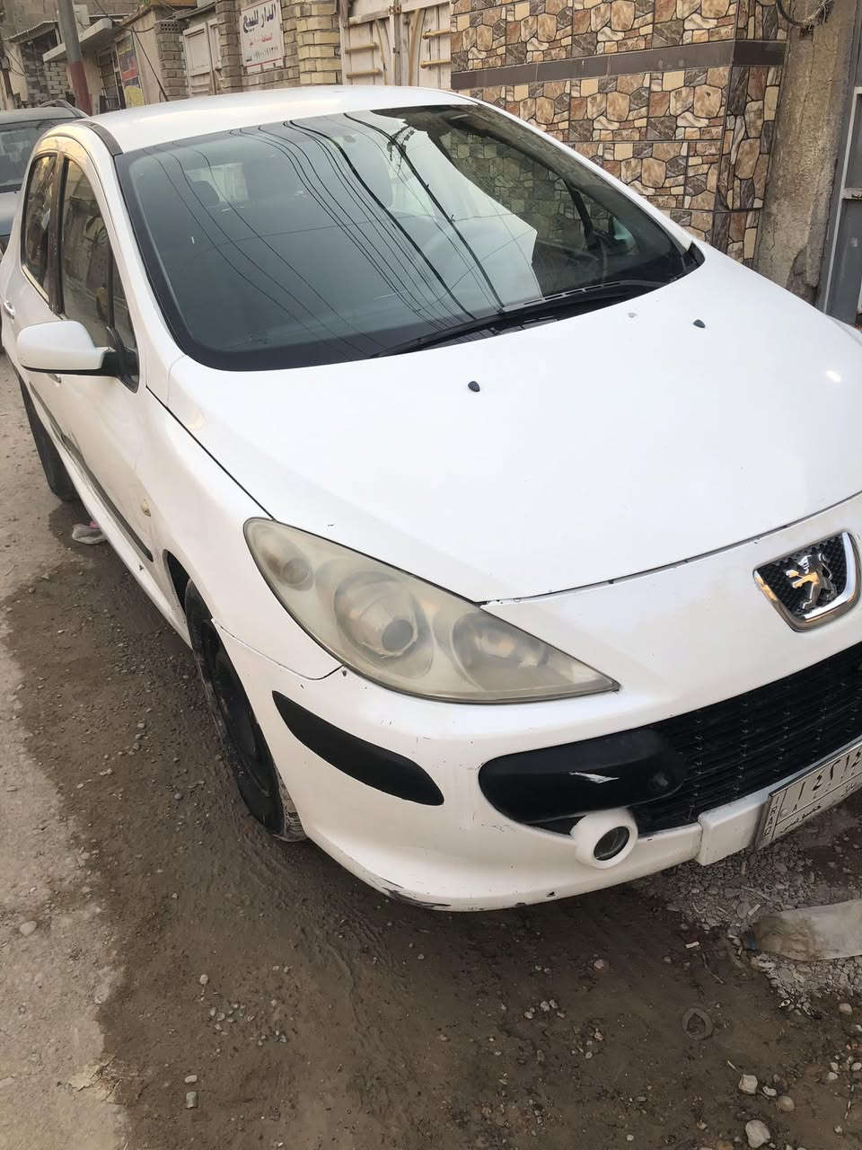 السلام عليكم/ بيجو ٣٠٧ موديل ٢٠٠٦ رقم بابل مشروع وطني محرك مكفول كير جديد بعده بالضمان مشط جديد ضمان سلف جديد فيت بن كامل جديد بيهه ضربه جاملغ خلفي موضحه بالتصوير السعر ٤٢ وبيها مجال للاستفسار *********** بغداد البلديات
