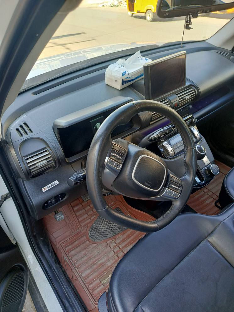 هونداي كاسبر موديل ٢٠٢٢ كلين تايتل خليجي بدون حادث ماشيه ٢٦ فول مواصفات كامرات ٣٦٠ رادارات شاشه حساسات تدفئه وتبريد كراسي سياره بوضع الشركه كشنات جلد تحكمات ستيرن للبيع اخوان  ١١٠ او مراوس باقل مع فرق للاستفسار *********** بغداد, العراق
