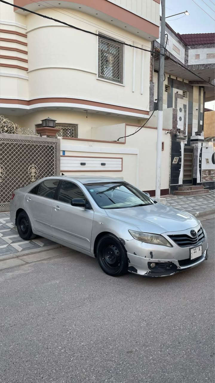 السلام عليكم للبيع كامري 2010 خليجي GL محرك 2400 لون سلفري رقم بغداد أنكليزي سنويه 2031 هزه جديده مصبوغه عام بسبب الجراد بيها حادث جاملغ وبنيد وطكه خفيفه بالجاملغ الخلفي السياره كدامكم بالصور يرادلها صبغ دعاميات مكينه وكير فول تبريد شرط الضهر ثلج حداديه الاماميه كلش حلوه الخلفيه يرادلها ترتيب غرفتها جديده ومرتبه كلش شاشه اندرويد كأمره خلفيه تحكم ستيرن تبريد قطعتين لايت زنون سياره دك سويج واطلع وين ماتريد السعر 87 وبيها مجال قليل كلش وهذا رقمي *********** مكاني بصره البصرة, العراق
