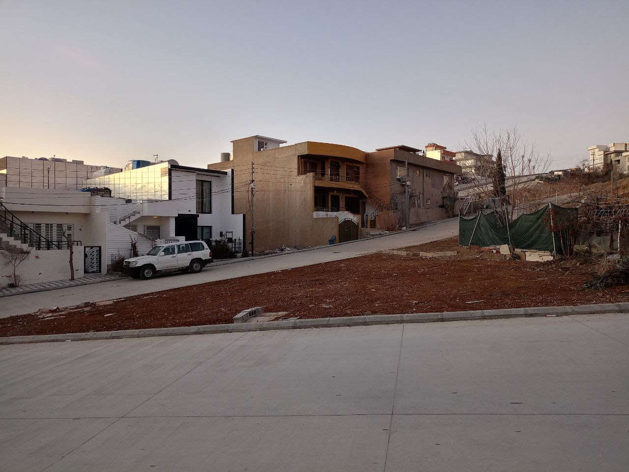 زەوی 200 مەتری بەردەم باخ لە سلێمانی گەڕەکی کوردسات بۆفرۆشتن.
کۆد؛٢٦٠
#کوردسات
✅ڕووبەر: [200مەتر].
✅ڕووی غەررب 
✅10بە20 
✅بەردەم باخە
✅نرخی گونجاوە و بەرامبەری بەتاڵە و ئەتوانیت بیکەیت بە باخ
💬بۆ زانینی نرخی ئەم موڵکە، تەنیا یەک کۆمێنت بنووسە، ڕاستەوخۆ نرخت پێ دەگات لە ڕێگەی نامەوە.
#عرەبي
💬لمعرفة سعر هذا المنزل ، فقط اكتب تعليقا.
📞دەتوانن پەیوەندیمان پێوە بکەن، بەم ژمارانەی خوارەوە:
***********
