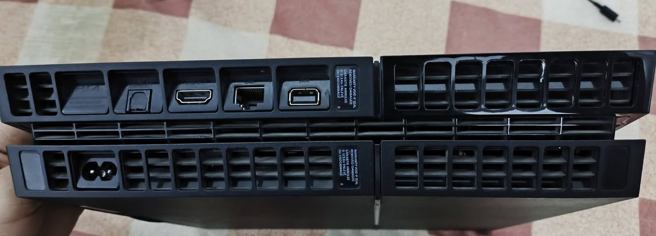 السلام عليكم بلي 4 نسخة الفات ذاكرة 500g جهاز غير مفتوح لوك ستيكر جهاز ملحقاتة كاملة اصلية ويا جوستكين اصليات وياه قرص GTA5 وبي لعبة uncharted جزئين جهاز جدا نضيف السعر 185 وبي مجال متوفر توصيل لجميع المحافضات للأستفسار اكثر ***********
