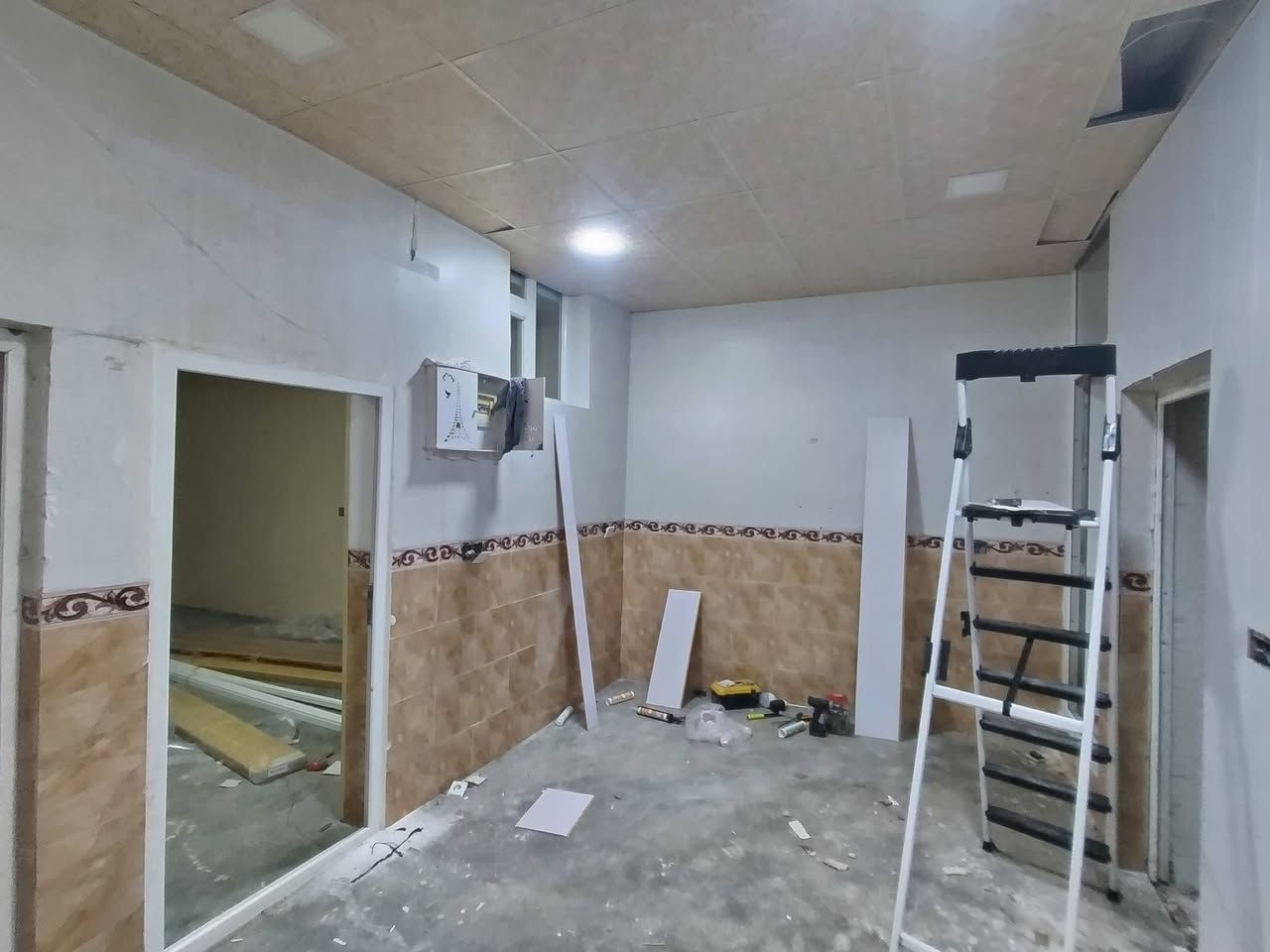 ئیشێکی ئەمشەومان پلاسکی دیوار سەیدسادق بەرکێو 
سپاس بۆاڵلە 
ئیشی جوان سعری گونجاو 
***********
***********
