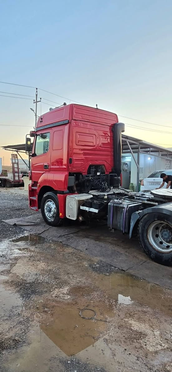 مرسيدس اكسور. 2004. الحجم 18 43. مواصفات السياره فولفو العادي. السياره مواصفات السياره جير عادي شاصي قصير
مربوط على السياره بودي قلاب بحار ثلاث دناجيل 47 طن دبرتايه البودي موجود رقم السريع كله جديد لسه 27.
البودي موجود. سنويه السياره جديد 2027. 
***********.. ***********.  مصطفى.
