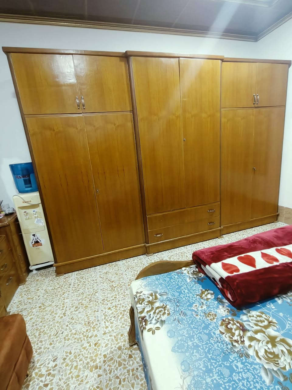 السلام عليكم 
من رخيصة الادمن
غرفة نظيفة أخو الجديد نضافة 90 بالمئة السعر مليون و100 عنوان موصل الأيسر حي القدس للاستفسار 
***********
***********
