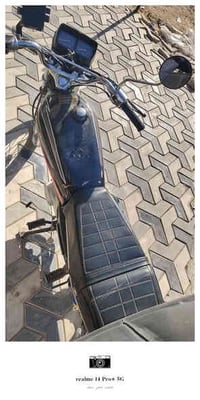 سولنك 2025الدراجة زيرو اصل لونهة ازرك اني ضام تانكي وصفاح الاصلية وشاد...