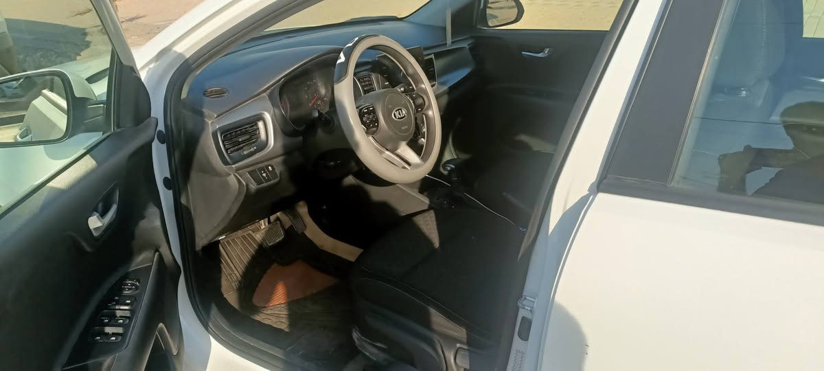 السلام عليكم كيا ريو موديل 2019 أمريكي حادث كما في الصور صبغ حافة البنيد و شبر في الصندوق خسفة فوق الكامرة والباقي مكفول من الصبغ والضربة كير مكينة خير من الله صدر جديد قبل شهر سويته رقم بغداد باسمي تحويل ثاني يوم السعر 105 وبيها مجال الشراي يتصل *********** بغداد, العراق
