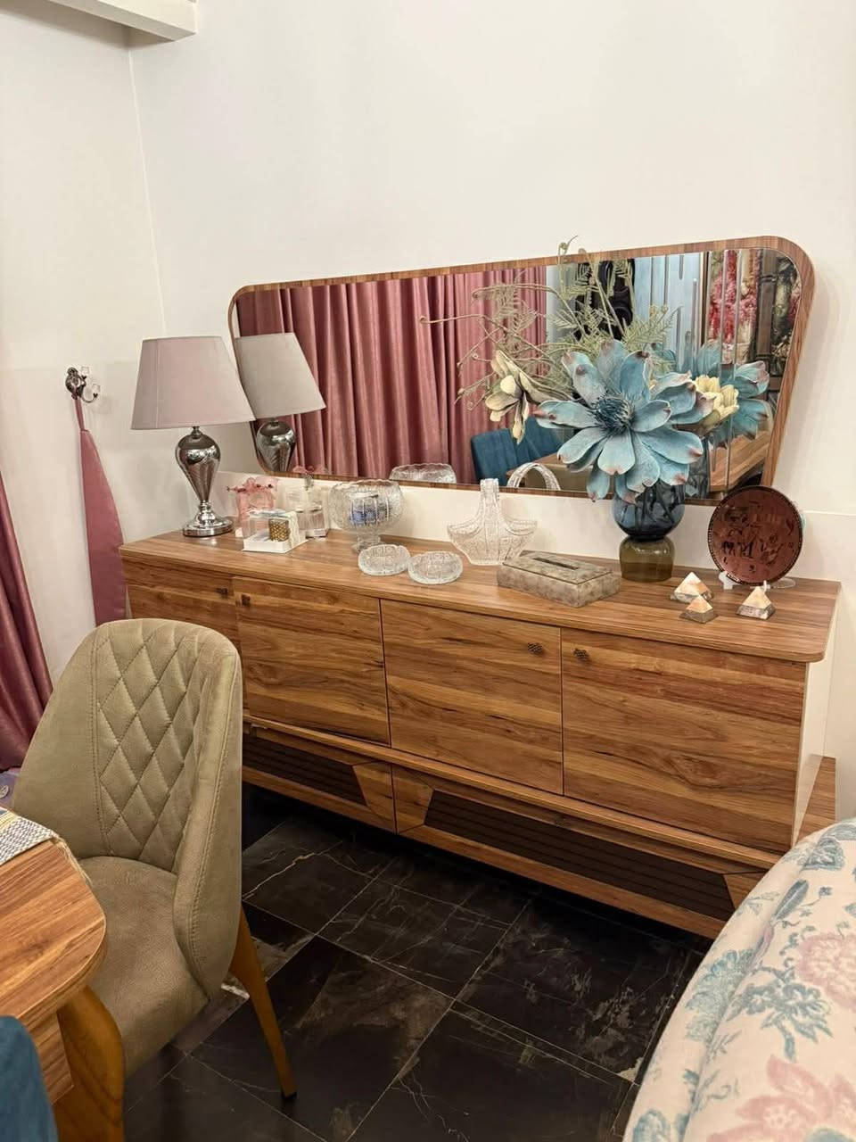 ميز طعام ٦ كراسي و كونسول ب مليون و600 اثنينهم ، من الهوم سنتر و الميز مال طعام يتكبر و يتصغر نضافة اخو الجديد
عنوان بغداد حي


**إذا كنت صاحب هذا الإعلان وتريد حذفه لأي سبب، رجاءا أرسل رسالة إلى الدعم الفني**