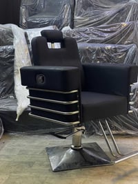 كرسي حلاقة للبيع العنوان السعدون شارع زعيم مجاور صالون روبي 0776606127...