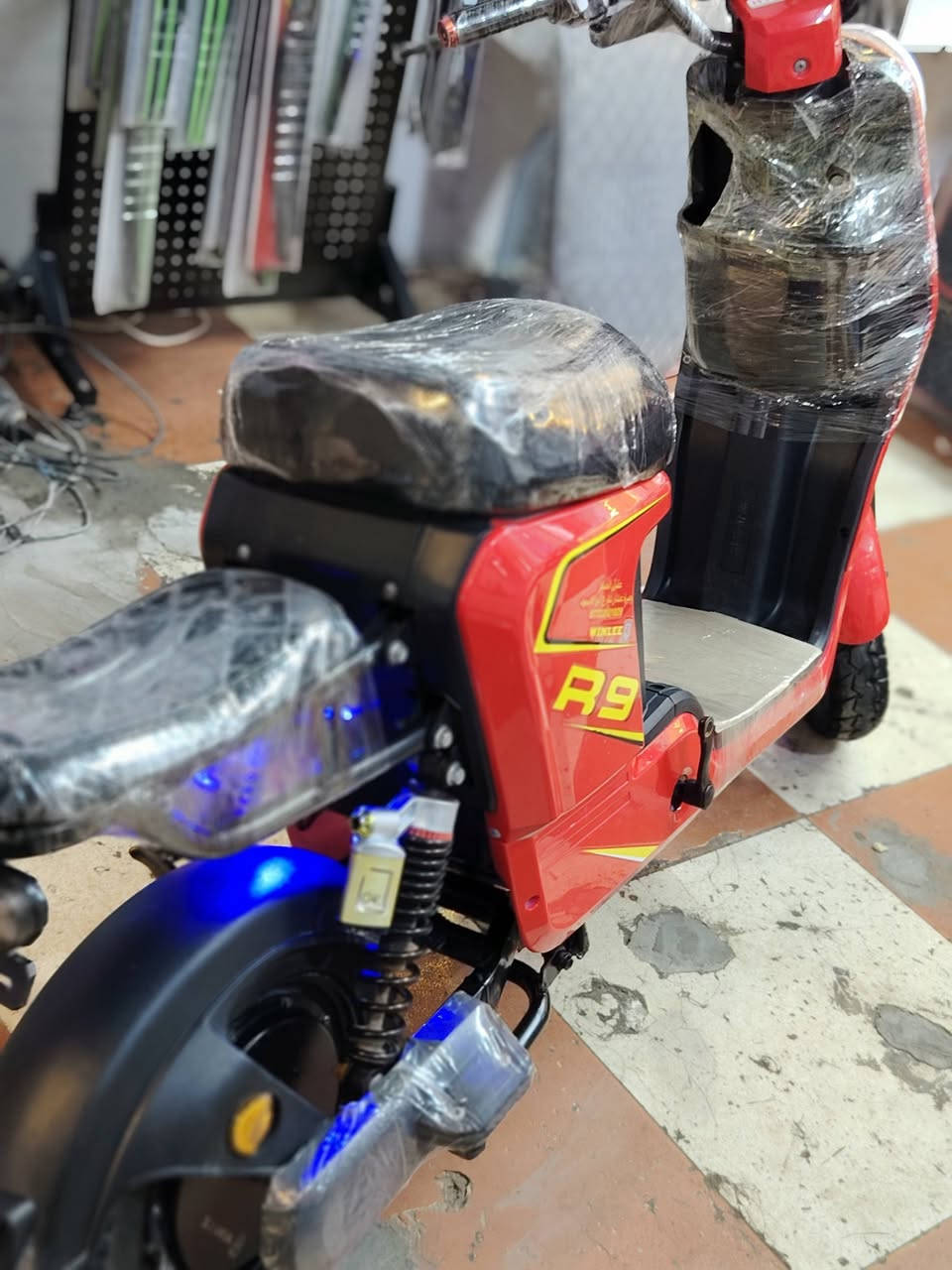 R9 2025 جديده جاهزه  استخدام قليل
نضافه 100/100 مابيها اي نقص لايت عالي ناصي دبل رباعية الدراجه جديده جيسً شاشه حديثة نضام بارك وبك
 تشغيل عن بعد شاحنه بلاديه وباقي التفاصيل معروفه
 السعر 450 وبي مجال العنوان البصره 5ميل
***********
