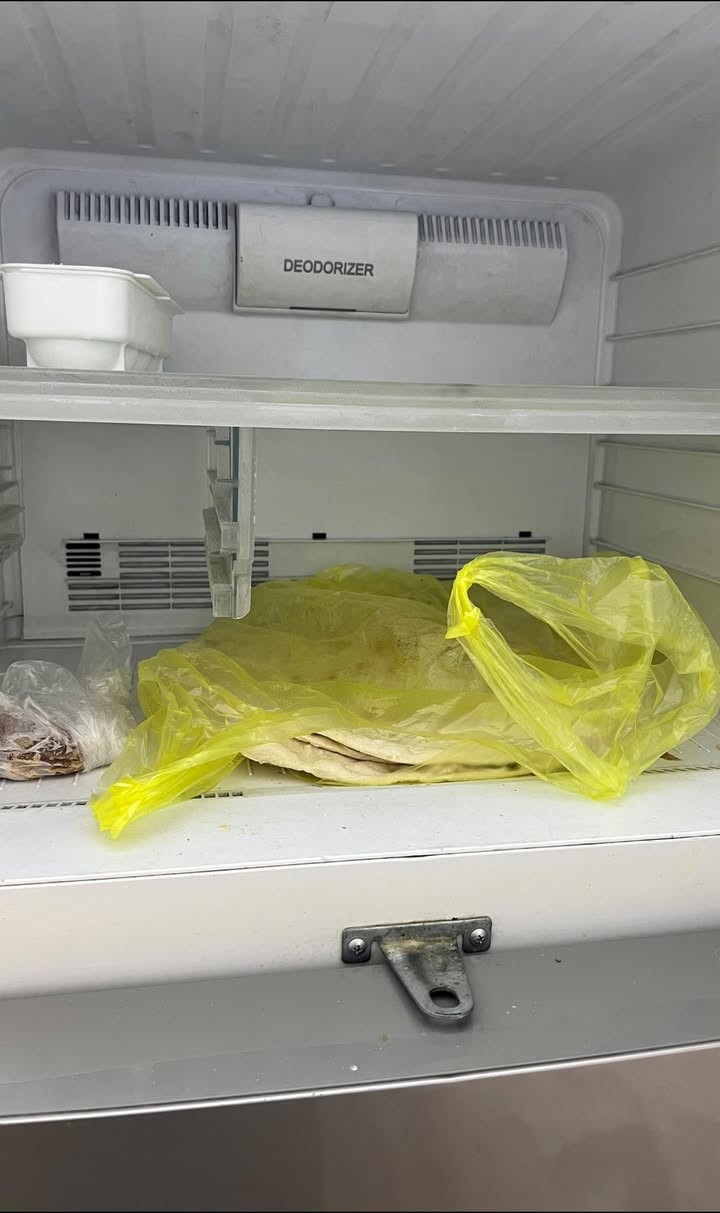 عندي ثلاجة للبيع تجميدها ممتاز وتبريدها ممتاز سعرها 175 (20) قدم ماركة شارب


**إذا كنت صاحب هذا الإعلان وتريد حذفه لأي سبب، رجاءا أرسل رسالة إلى الدعم الفني**