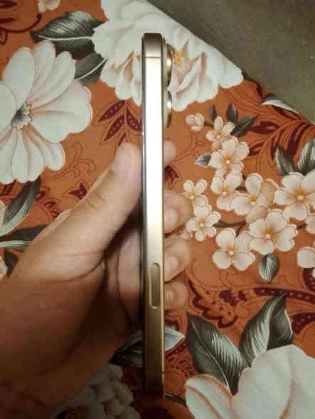 آيفون ١٦برو ماكس ماستر عربي شرق أوسط
بطاريه ١٠٠ دورات ١٥٠ وتر بروف شخط مايي
سعر ١٤٢٥
مكاني بغداد 
***********
