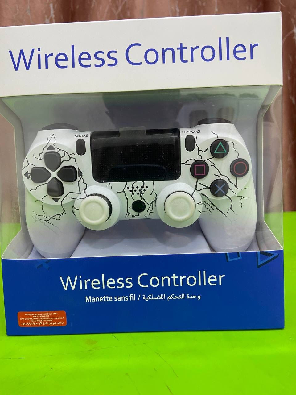 Ps4 سلم 
الجهاز جديذ ممفتوح 
يجي كامل الملحقات جويستك عدد ٢ 
Upsجديد 
العاب عدد٢ 
السعر ٢٧٠ وبي مجال بسيط 
للاتصال ***********
