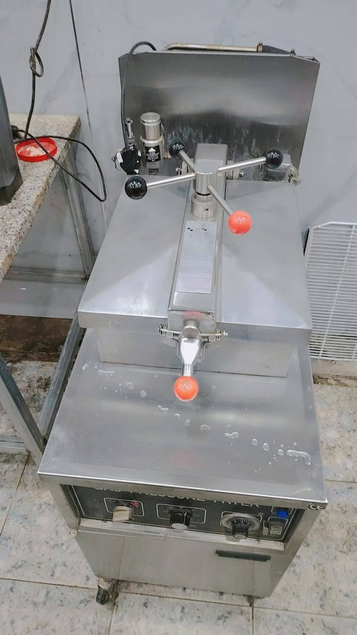 كدر كنتاكي للبيع استعمال قليل النظافة ٩٥ بل 100 السعر ٧٠٠ دولار مكاني نجف اتصال أوَ واتساب ***********
