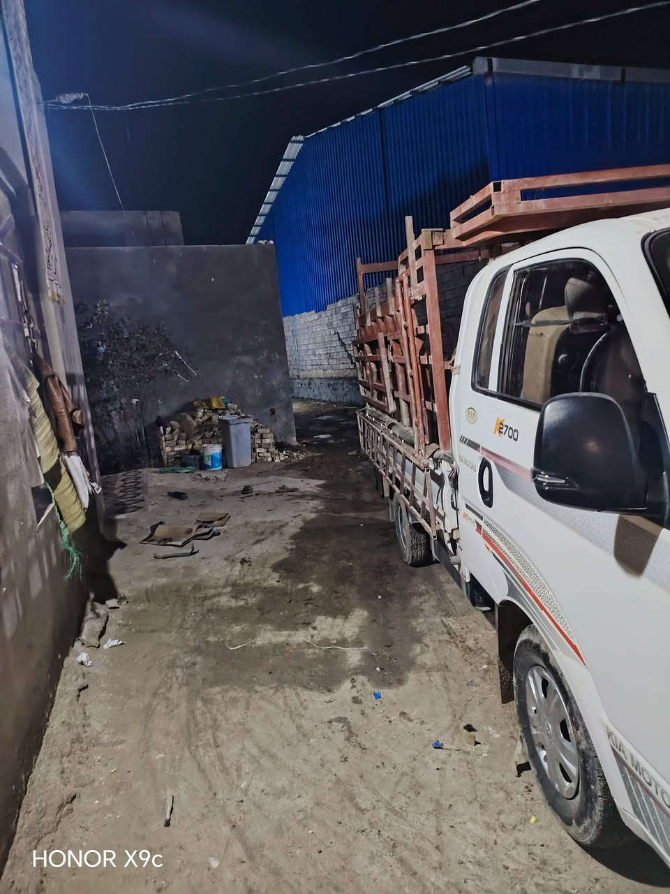 كيا حمل للبيع مديل ٢١ماماشيه وجديده بس ضالمته صوره مكفوله كفاله عامه سنويه بسمي رقمه دوانيه شراي يتصل ***********
