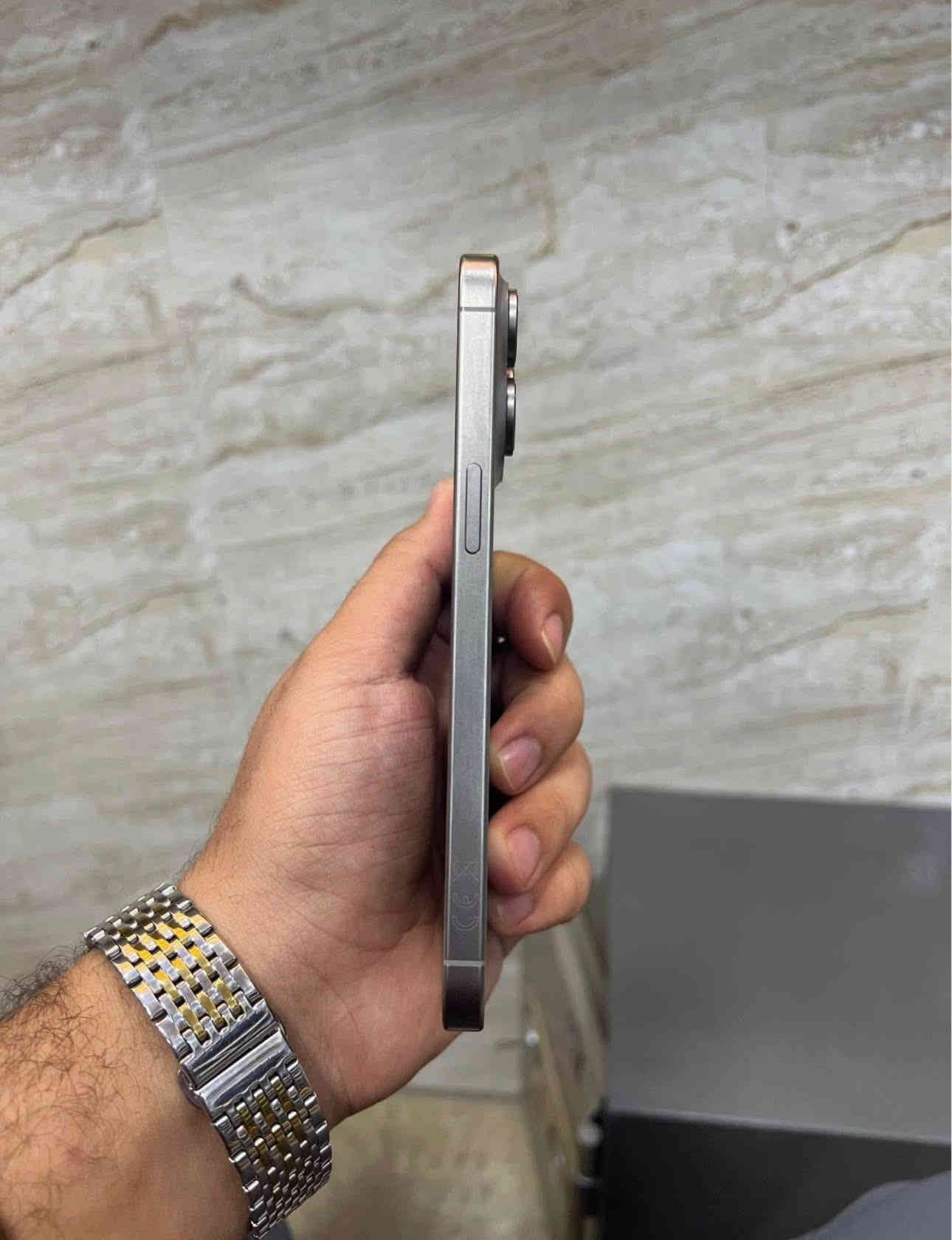 السلام عليكم ايفون 15 برو ماكس ((دبل سيمكارت)) نسخة ZA نظافة 100/100 بطارية 89🔋 كفالة عامة السعر 1175 وبي مجال عنوان نجف متواجد خاص إذا مو شراي لا تراسل فدوة لعيونك
***********
