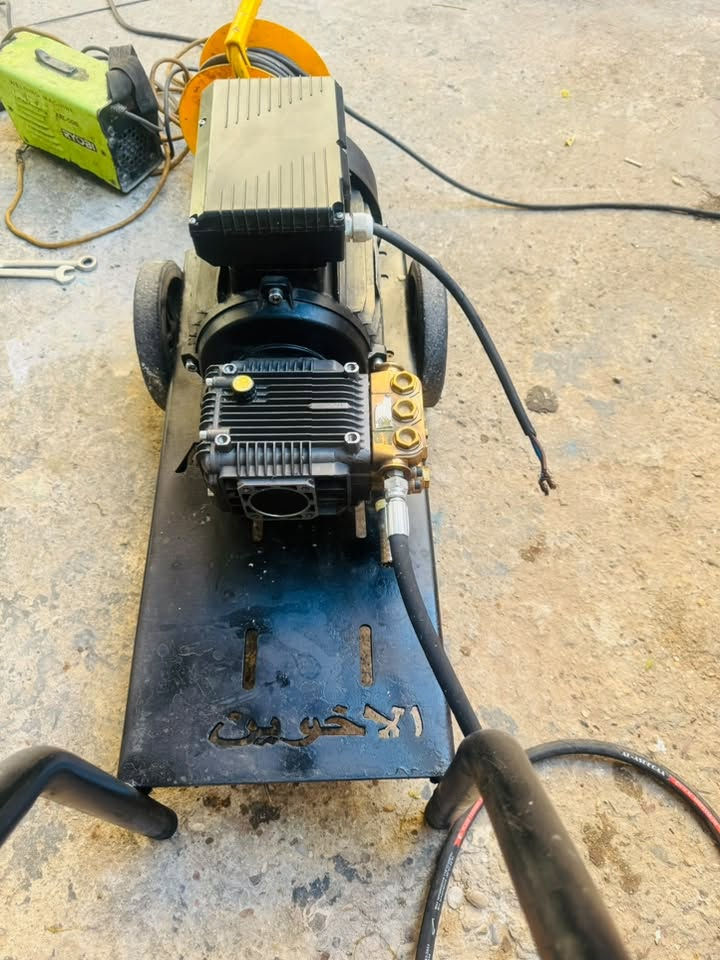 مضخة إيطالية 200 بار ماطور إيطالي 5 ونص سنكل حصان صوندة 15 متر مسدس طويل شغال وقوي ونظيف جدا على الفحص 
طبك بلادي مو تجميع 
السعر 650 الف 
مكاني بغداد 
***********
