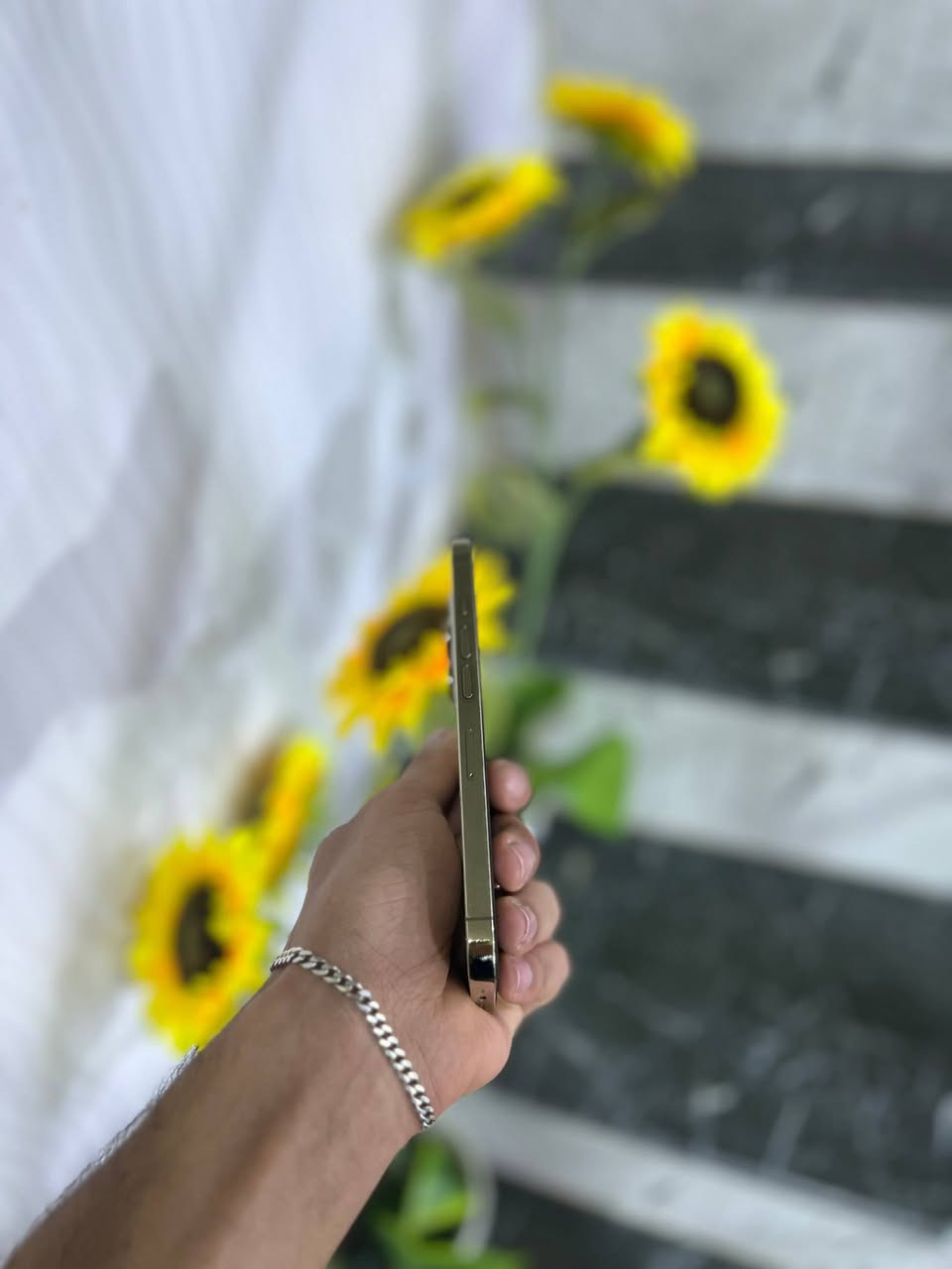 سلام عليكم حبايبي جهاز فول نضافة ايفون 13 برو فقط مو برو ماكس                                          بطارية 79 🔋 بدون تبديل أو ترفيع 
ذاكرة 256 📱العملاقة 
أمريكي بدون أي قطعة تبديل 
الجهاز شوفة عينك النضافة كدامك
العنوان (البصرة_القبلة)
الرقم *********** 
السعر 550 💵 وبي مجال بسيط
