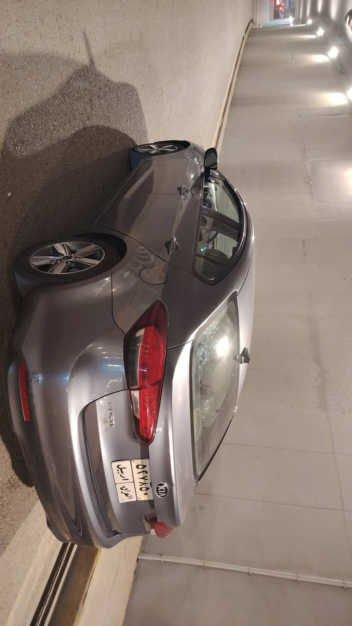 السلام عليكم كيا فورتي موديل 18
محرك 200 دوش
بيه قطعتين صبغ 
سعرها ب 100 وبيه مجال
***********
