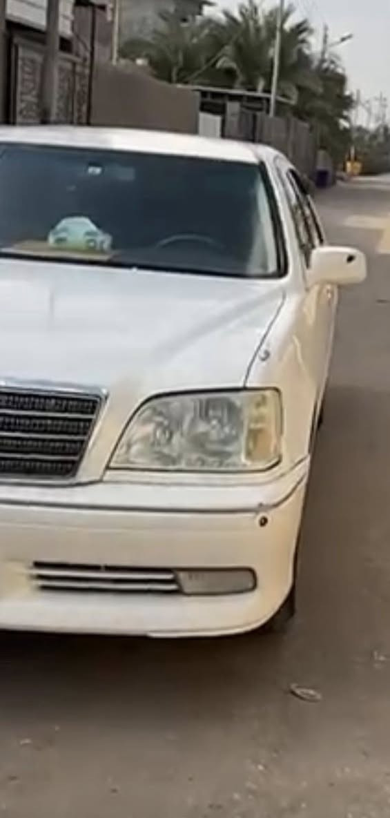 سلام عليكم اخوان جنون او ملكه حاويه بدون كص دخول جديد سياره جديده كفاله كص وضربه سياره دكمتين اصل كرستال كشنات كهربائي ديفور مكينه كير حداده تخم تايرات تبريد كله جديد وشغال سياره حاجزين عله تسجيل وجاهزه وجديده مكان سياره بصره سعر (52)وبيها مجال رقم الهاتف ***********وشكر
