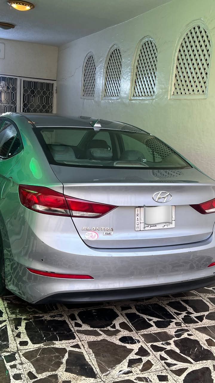 السلام عليكم 
النترا 2017 امريكي مواصفات se محرك ٢٠٠٠ دوش ماشية ٨٠ بيه بارد قطعتين اثر طخة بسيطة والتكمة كد شبر بسيطة من امريكا مال تحميل رقمه ديالى مشروع وطني وين متريد تحول مكانه بغداد البنوك 
السعر ١١٧
رقمي ***********
